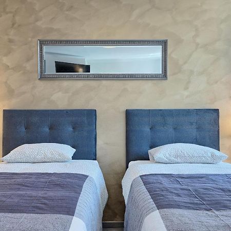 Luxury Flats In City Centre Пула Екстериор снимка