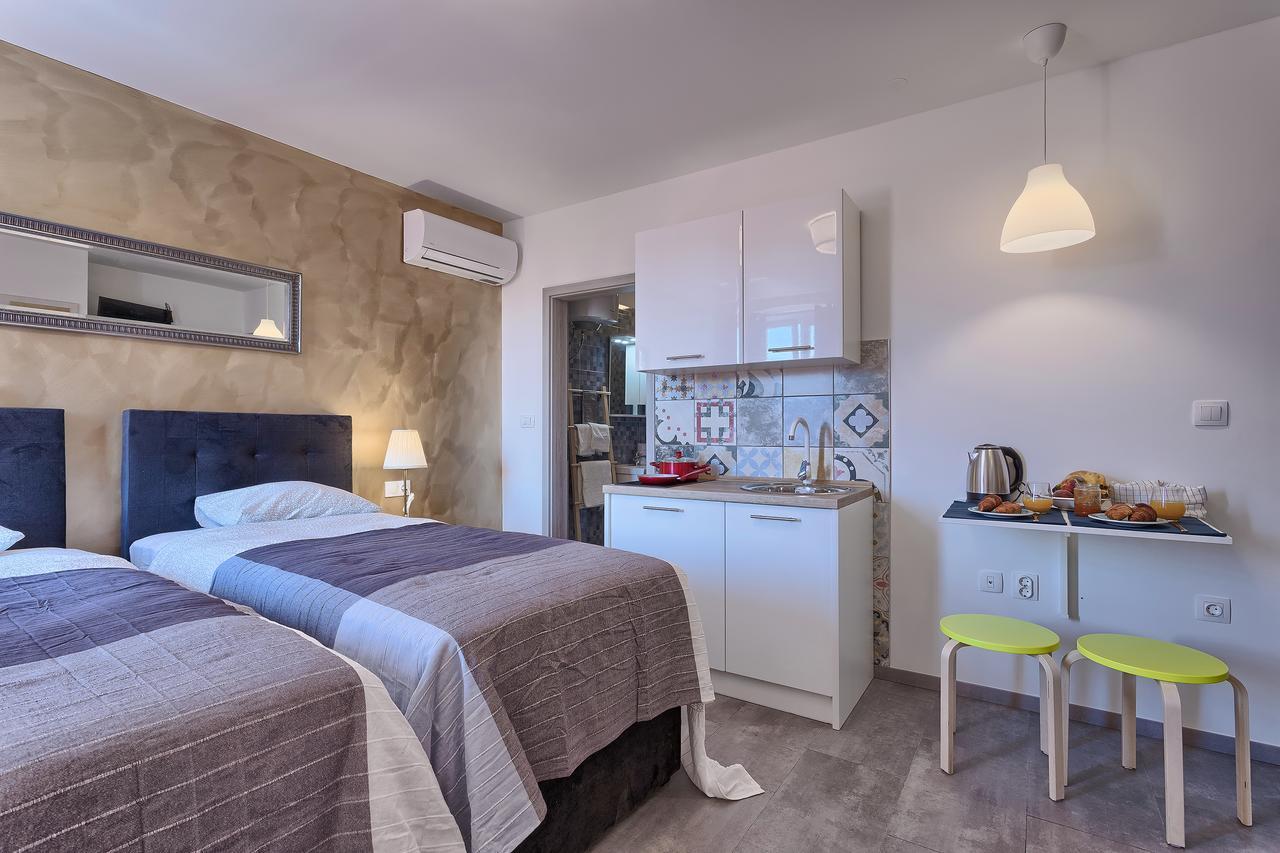 Luxury Flats In City Centre Пула Екстериор снимка