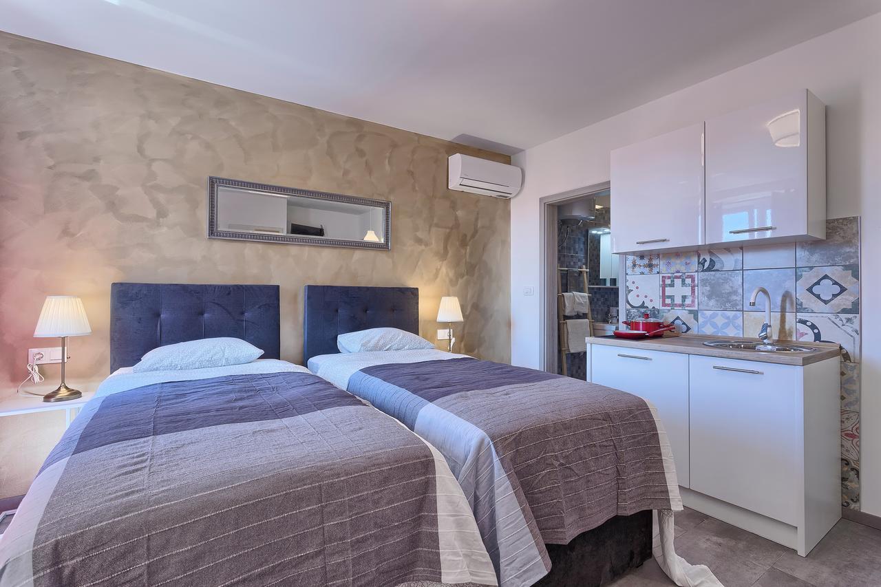 Luxury Flats In City Centre Пула Екстериор снимка