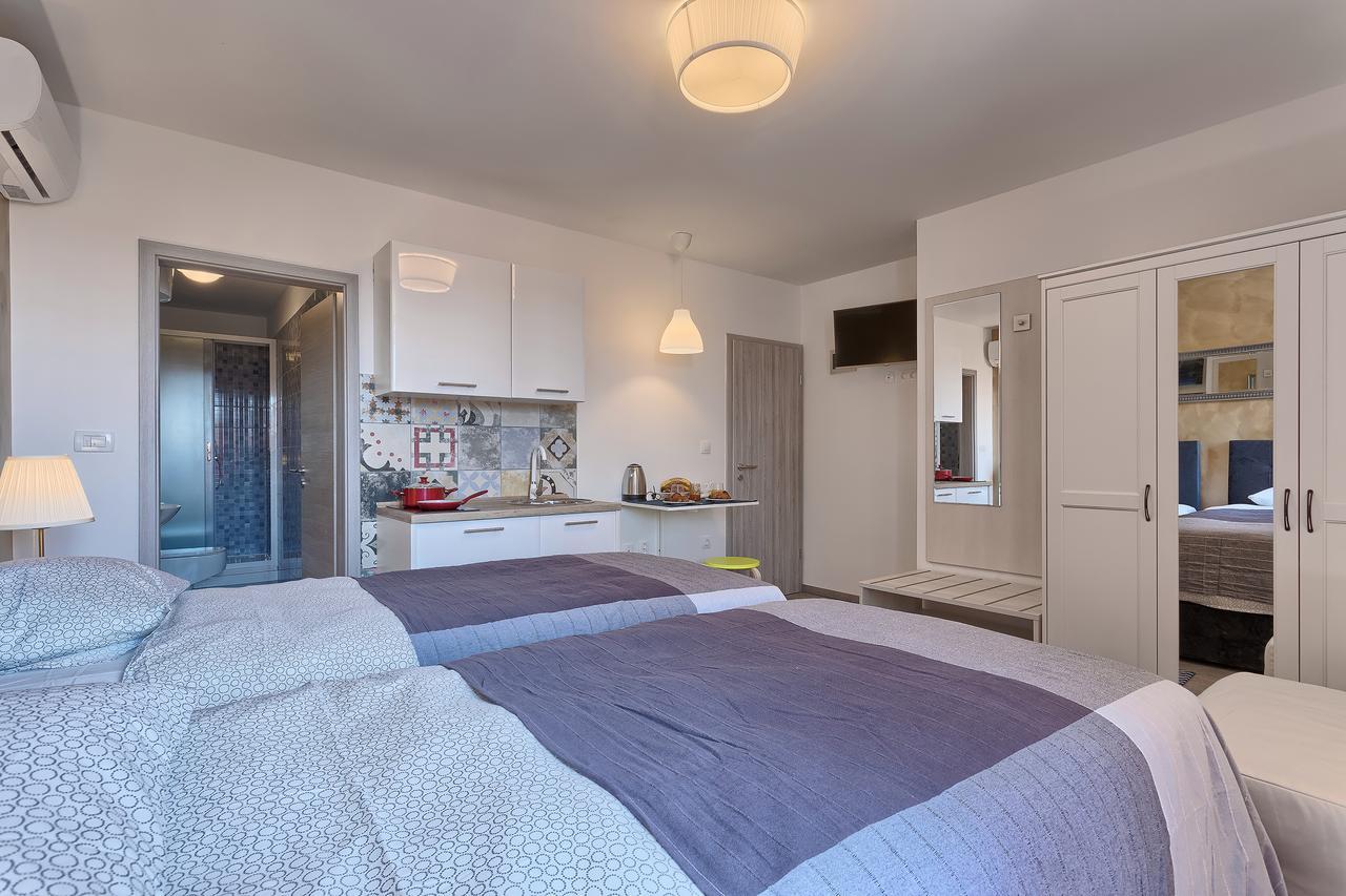 Luxury Flats In City Centre Пула Екстериор снимка