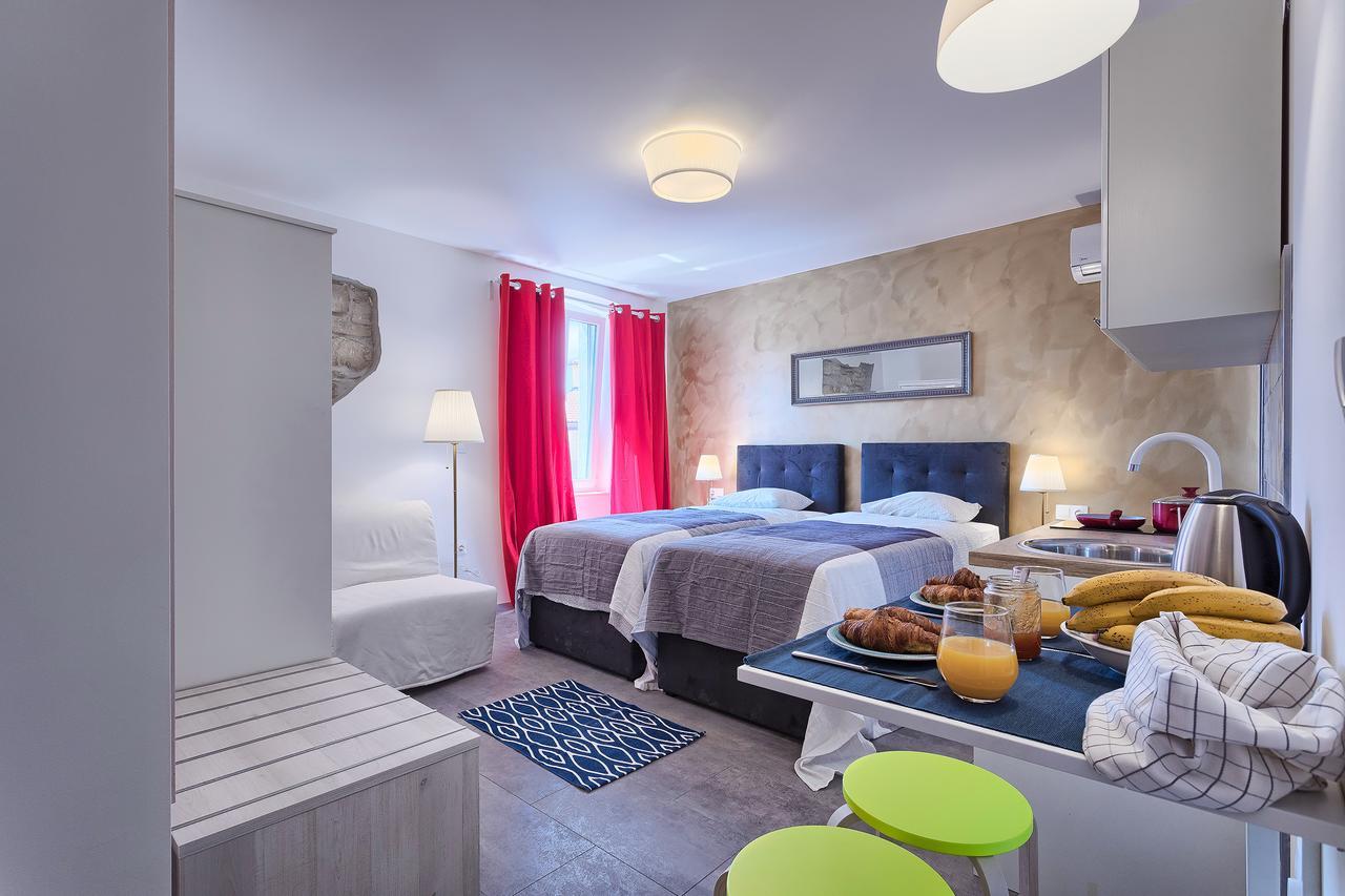 Luxury Flats In City Centre Пула Екстериор снимка